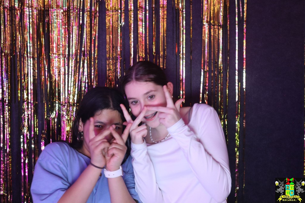 ../Images/Jeugd Opwarmbal Photobooth 169.jpg